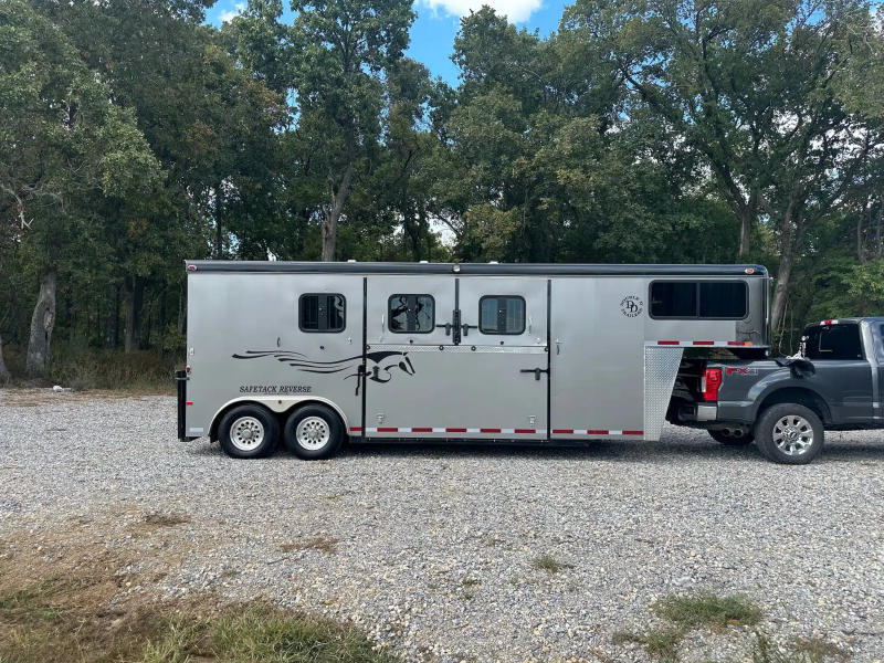 2020 Double D Safetack Reverse 3 Horse trailer 